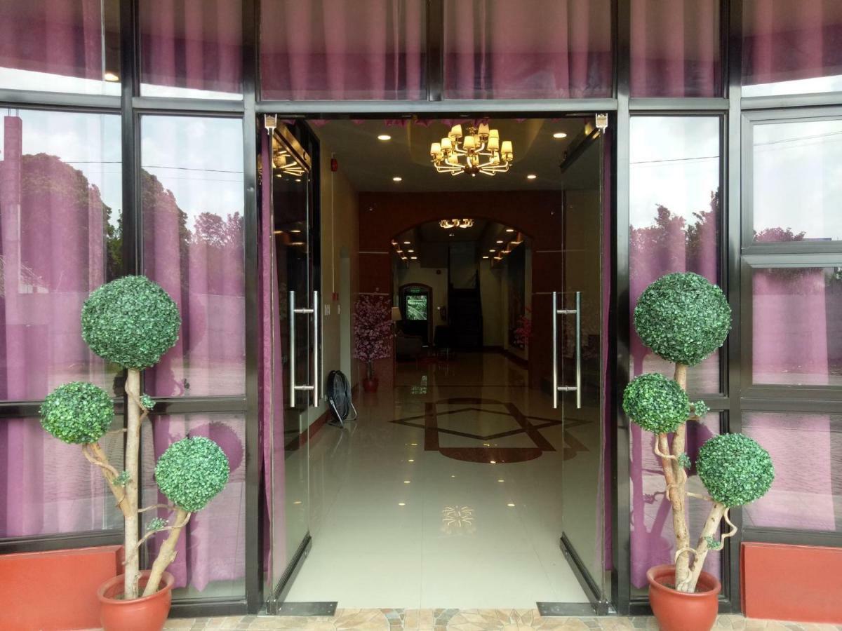 เอลิซาเบธ โฮเทล - นากา Hotel Pili  ภายนอก รูปภาพ