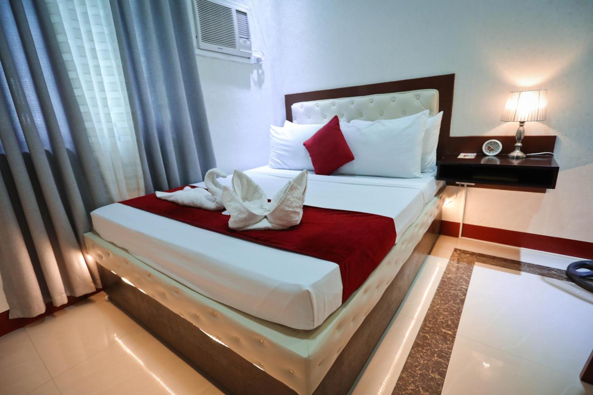 เอลิซาเบธ โฮเทล - นากา Hotel Pili  ภายนอก รูปภาพ